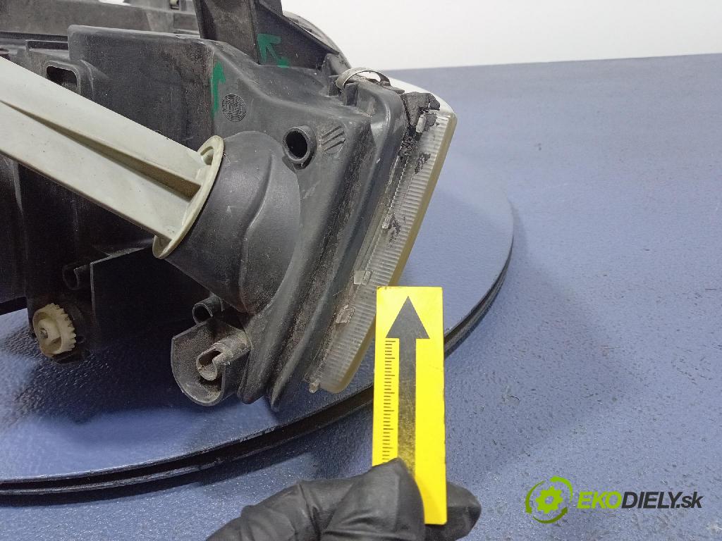 Audi A6 2003 Reflektor: Vľavo: 155929-00