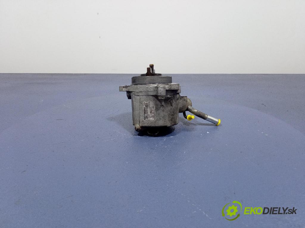 Mazda 5 2006 čerpadlo vákuová RF7J18G00