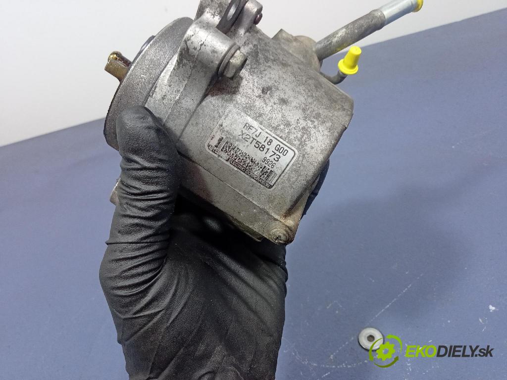 Mazda 5 2006 čerpadlo vákuová RF7J18G00