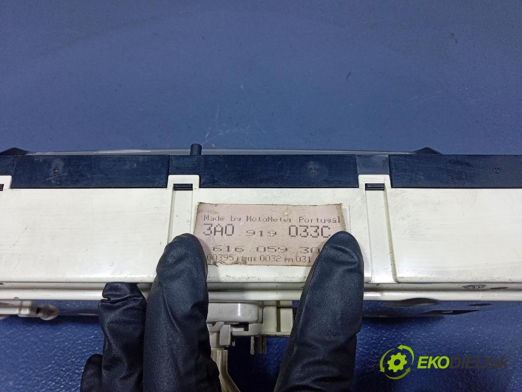 Volkswagen Passat 1.9 tdi 1994 prístrojovka/ budíky 3A0919033C