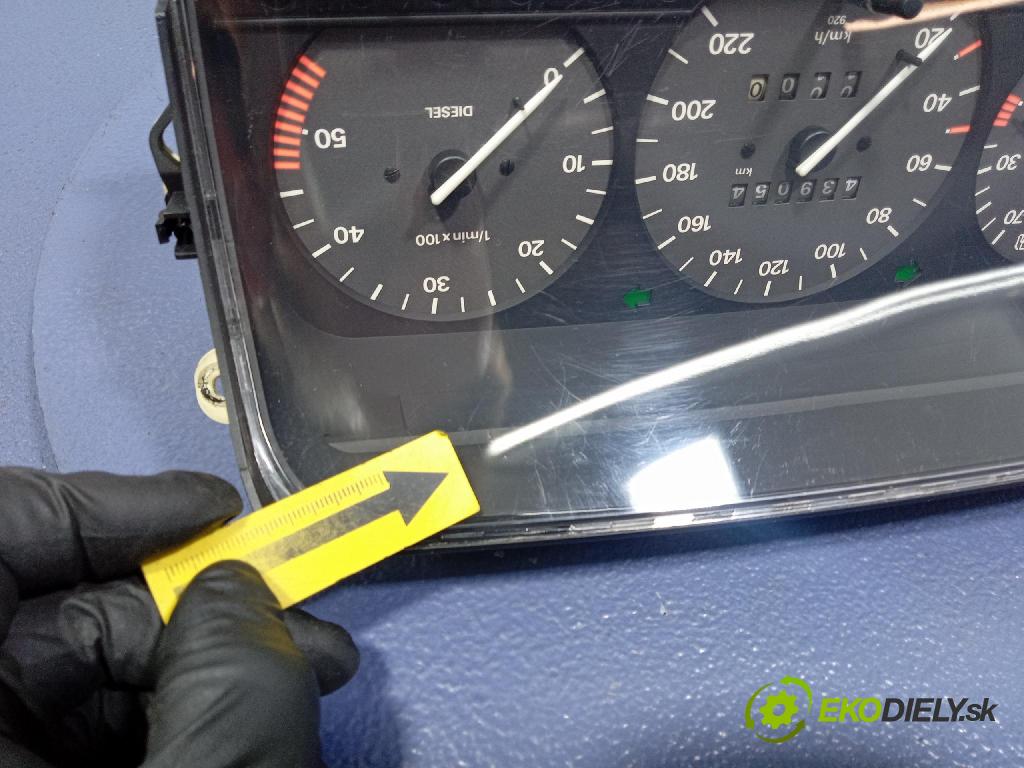 Volkswagen Passat 1.9 tdi 1994 Přístrojová deska 3A0919033C