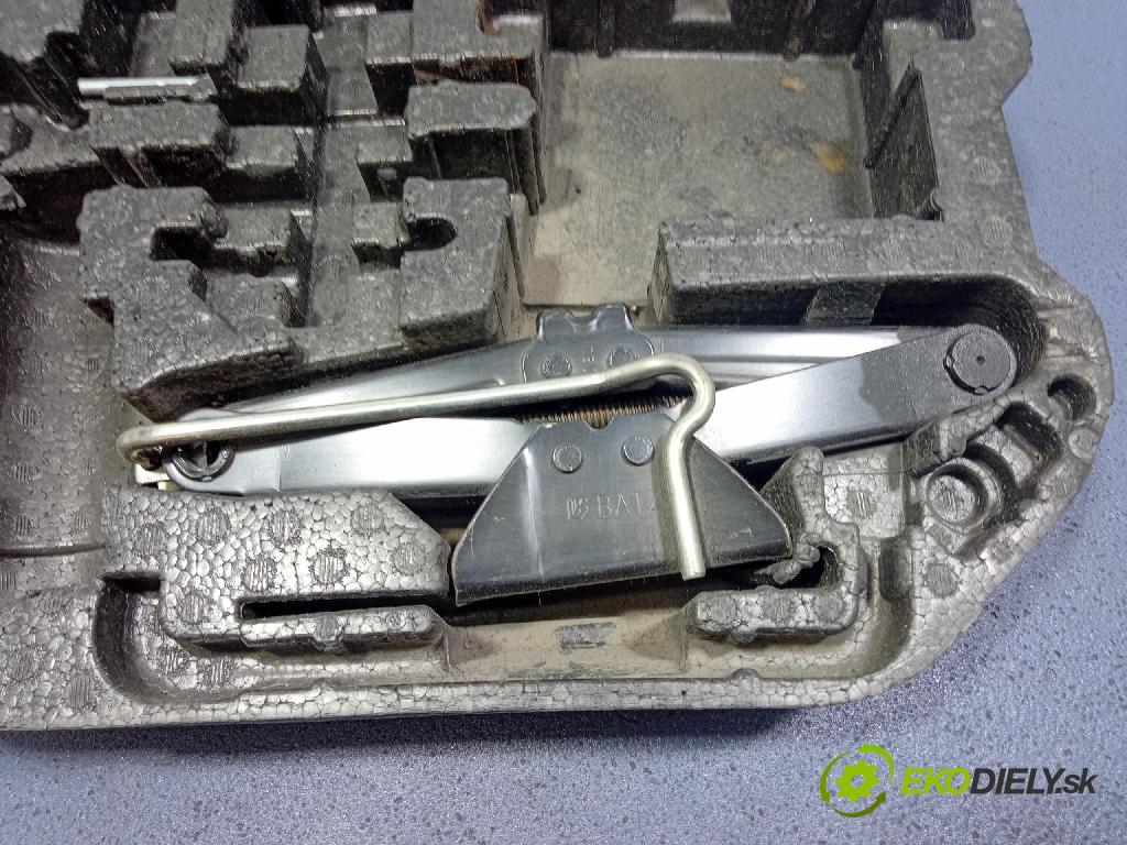 Citroen C4 picasso 2008 zvedák 9681017280