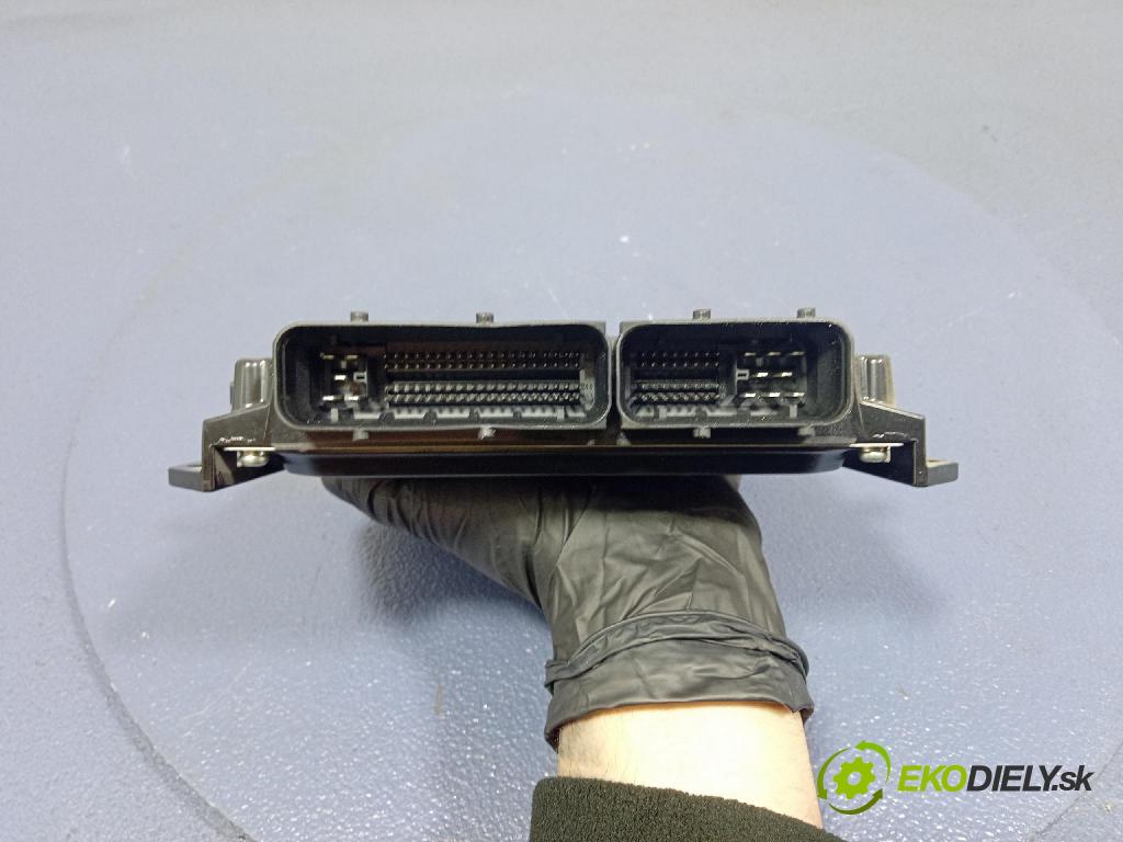 Mazda 5 2006 riadiaca jednotka Motor: RF7P18881H