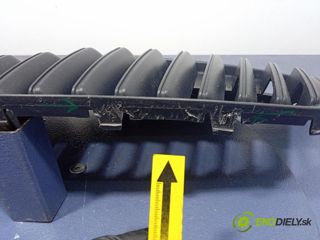 Skoda Fabia 2011 miežka / Gril: 5J0853668B