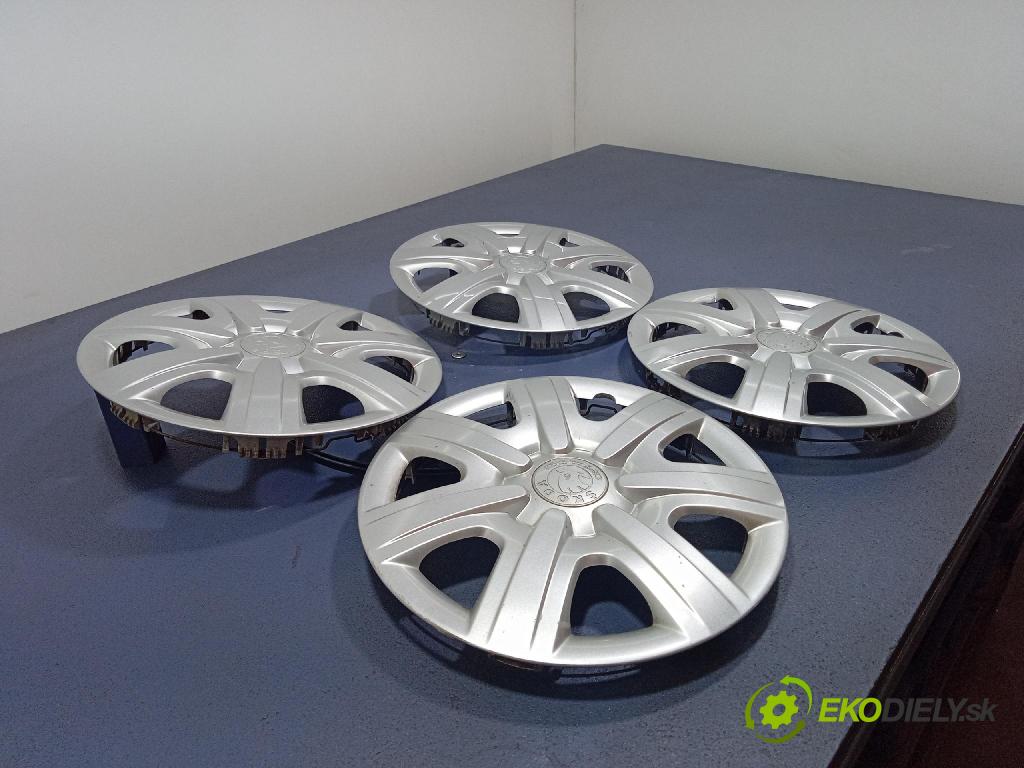 Skoda Fabia 2011 puklica kola: 5J0601147E