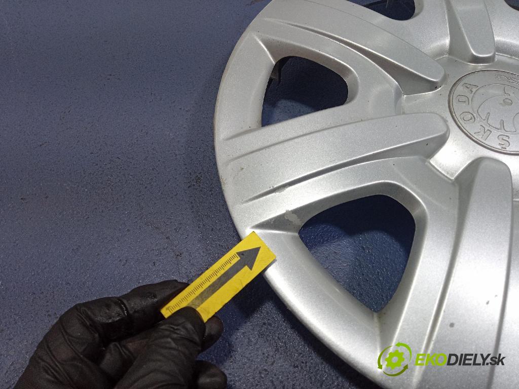 Skoda Fabia 2011 puklica kola: 5J0601147E