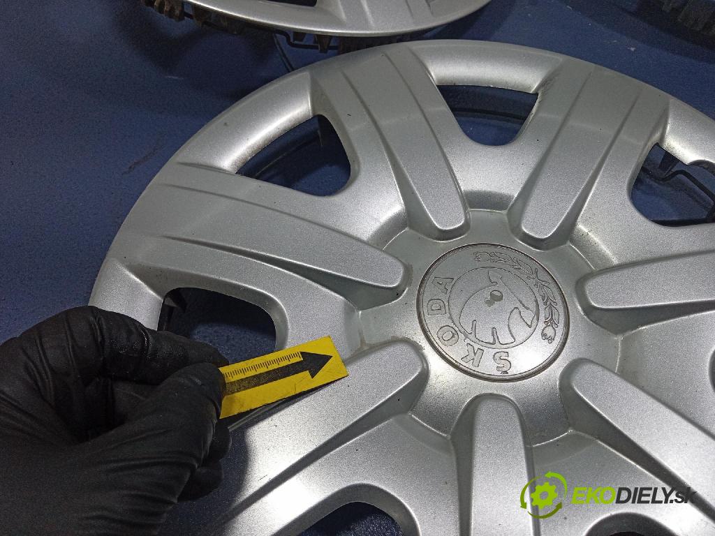 Skoda Fabia 2011 puklica kola: 5J0601147E