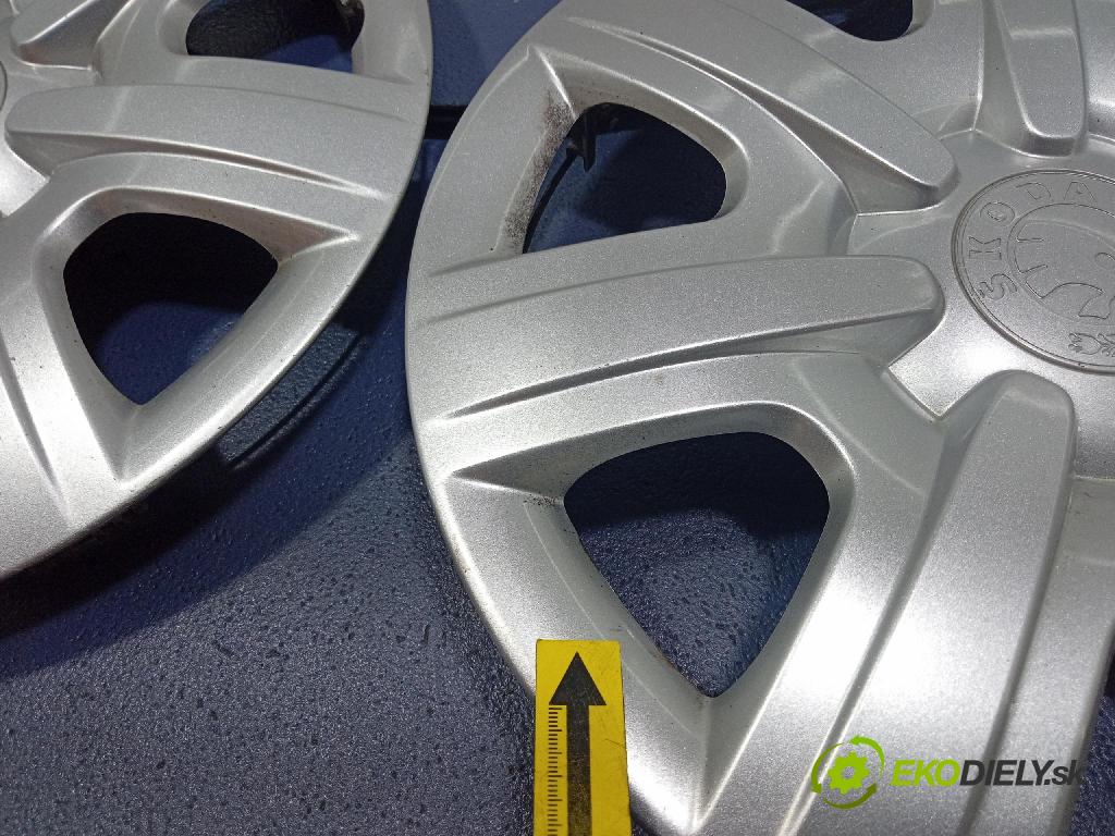 Skoda Fabia 2011 puklica kola: 5J0601147E