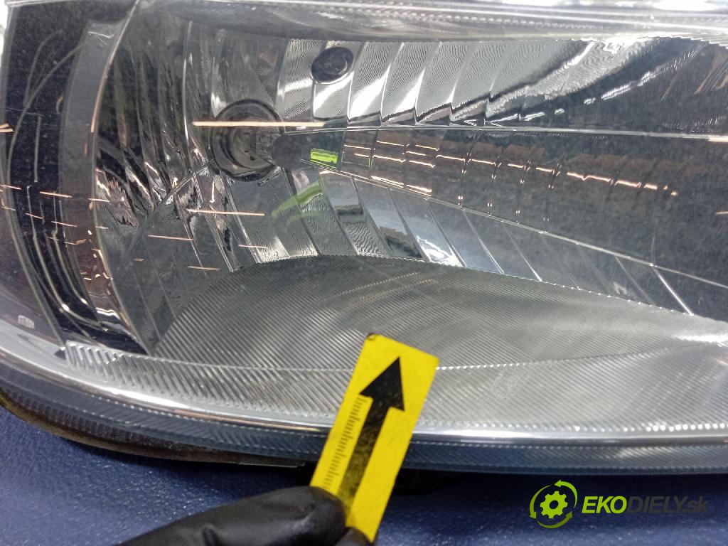 Skoda Fabia 2011 Reflektor: v pravo: 173088-02