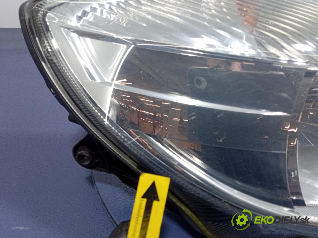 Skoda Fabia 2011 Reflektor: v pravo: 173088-02