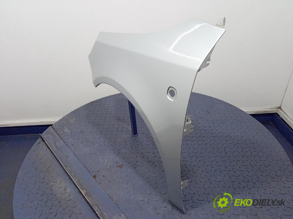 Skoda Fabia 2011 blatník Predné Vľavo: