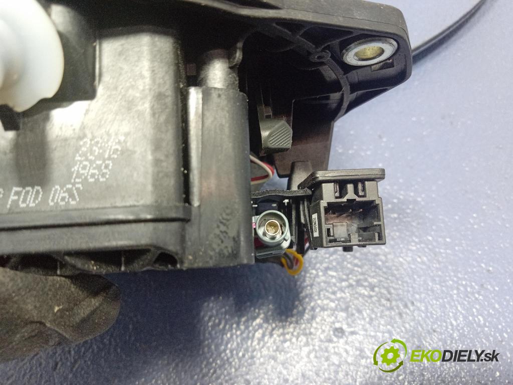 Vw Golf 2019 klika Klapky: Zadní: 5G9827469R