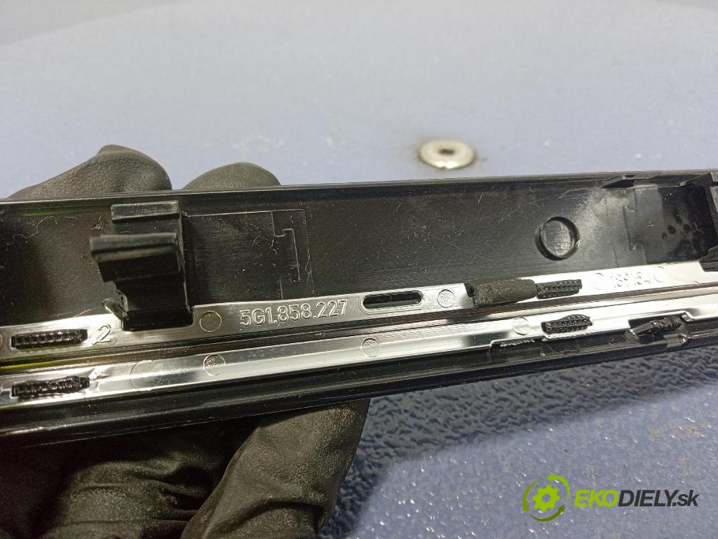 Vw Golf 2019 lišta Dekoratívne: 5G1858418C