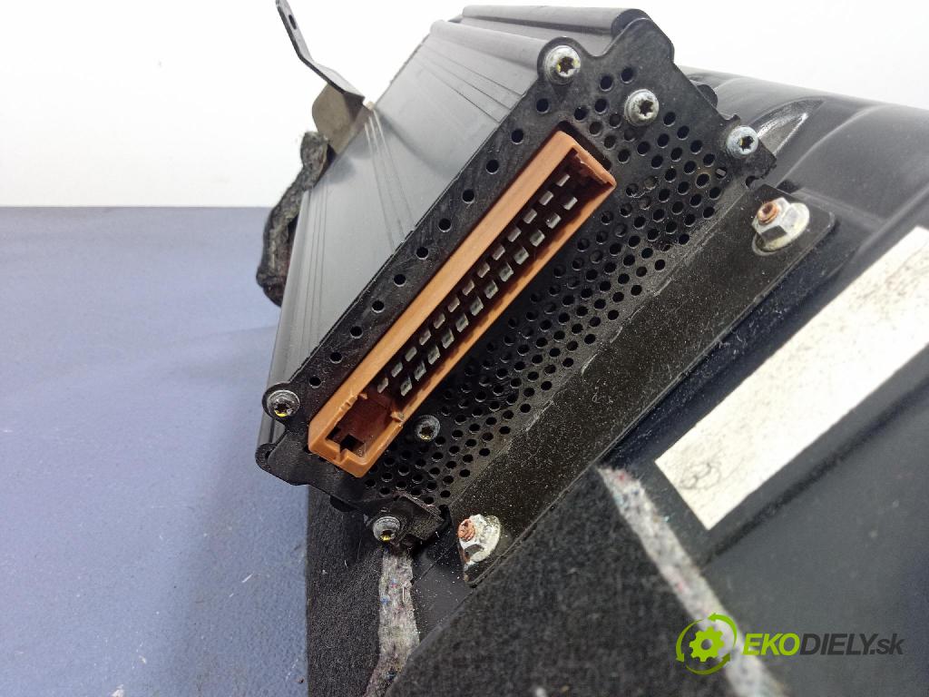 Audi A6 1999 Reproduktor / Subwoofer: 