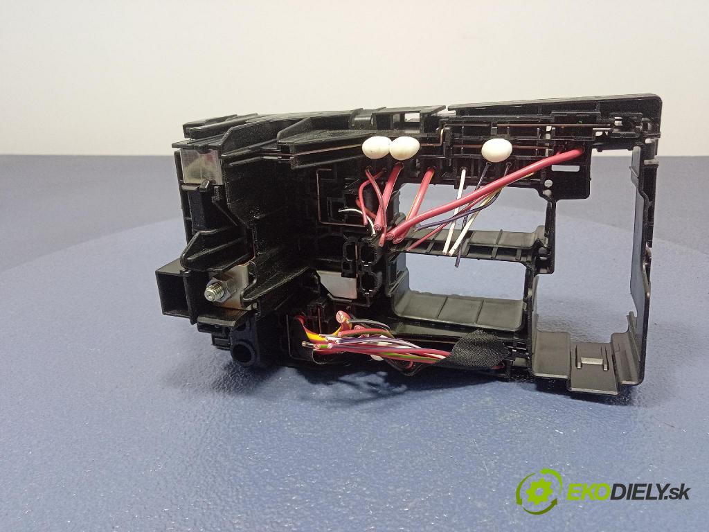 Vw Golf 2019 skrinka Poistky: 5Q0937125G