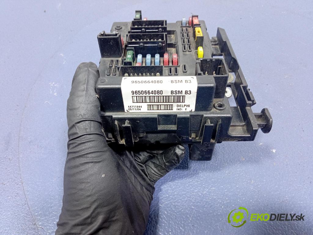 Peugeot 307 2005 skrinka Poistky: 9650664080