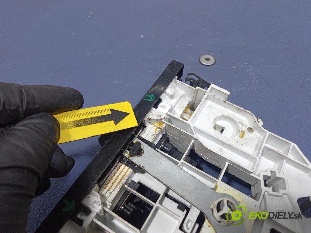 Mazda Mx-5 1999 prepínač Klimatizácia: Prúd vzduchu: 