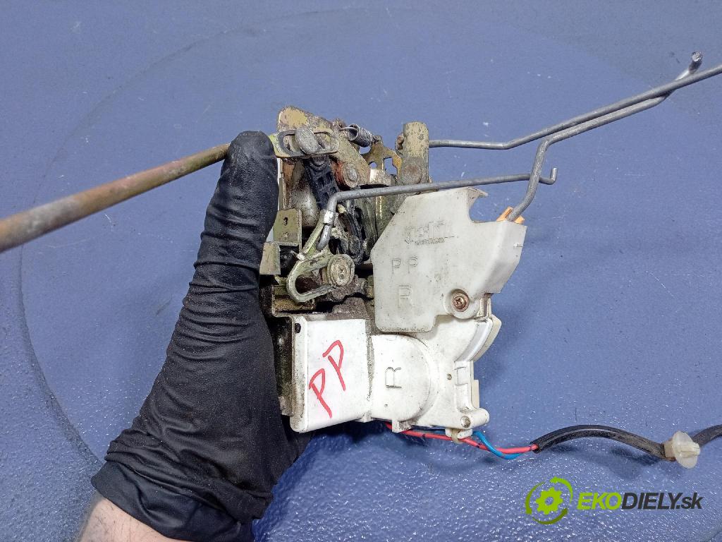 Mazda Mx-5 1999 zámok dvere Predné v pravo: 