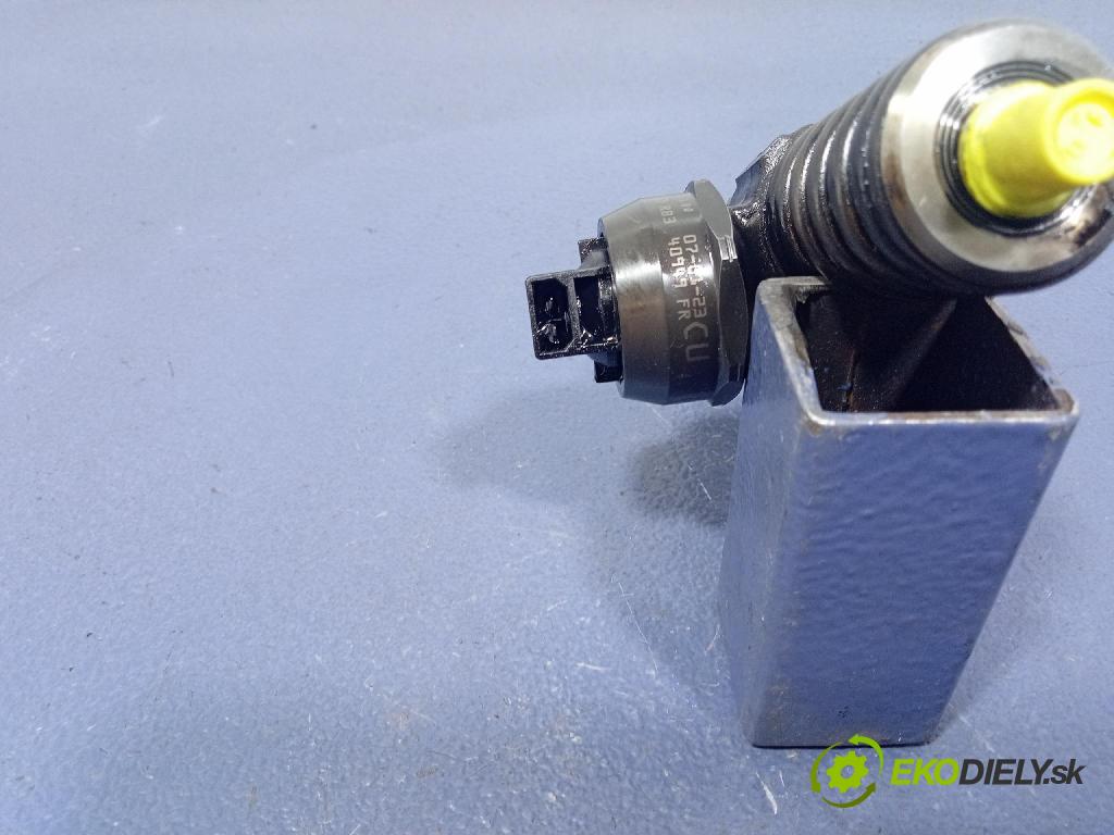 Vw Passat 2008 vstrek 038130073BQ