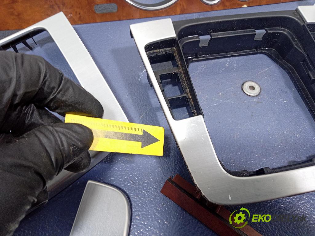 Vw Passat 2008 lišta Dekoratívne: Vnútri: 3C1858335AQ