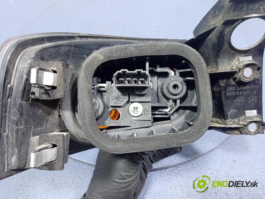 Seat Ibiza 2003 svetlo / reflektor zad Prava: Vonkajsia: 6L6945096A