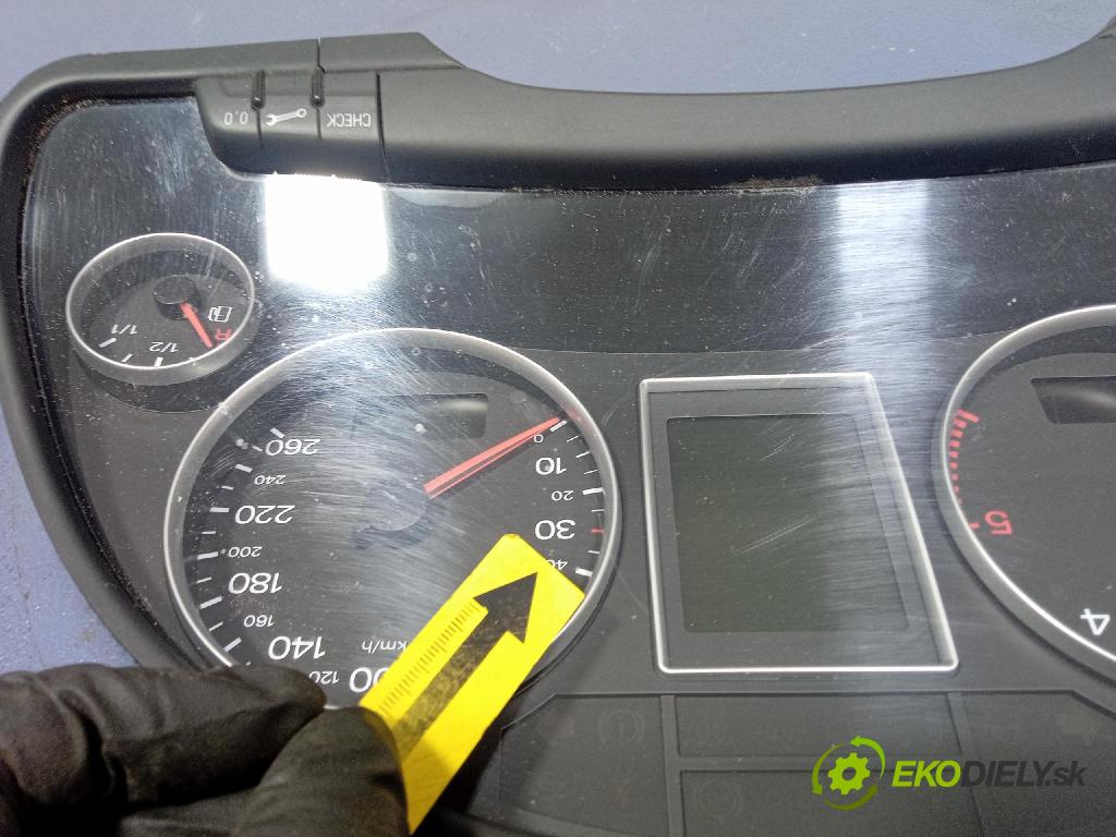 Audi A4 2007 Přístrojová deska 8E0920932