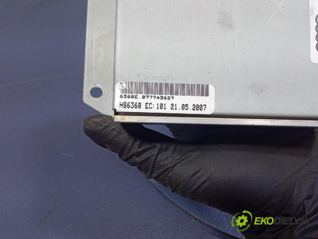 Audi A4 2007 Zesilovač: 8E9035223D