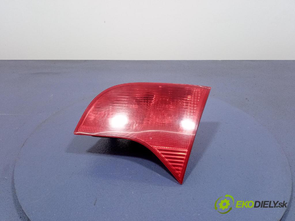 Audi A4 2007 svetlo / reflektor zad Prava: Vnútri: 8E9945093
