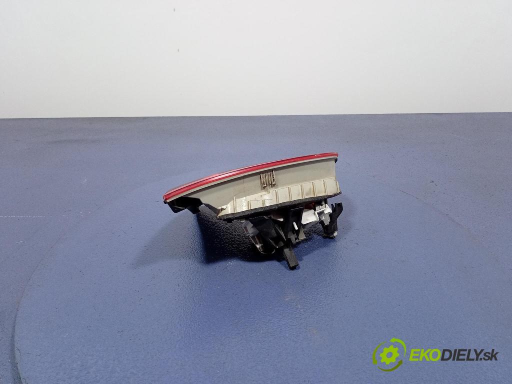 Audi A4 2007 svetlo / reflektor zad Prava: Vnútri: 8E9945093
