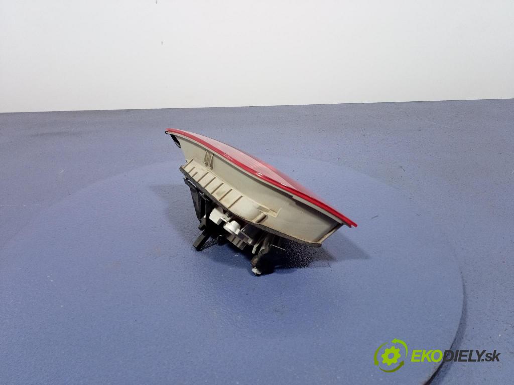 Audi A4 2007 svetlo / reflektor zad Prava: Vnútri: 8E9945093