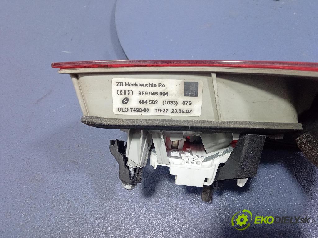 Audi A4 2007 svetlo / reflektor zad Prava: Vnútri: 8E9945093