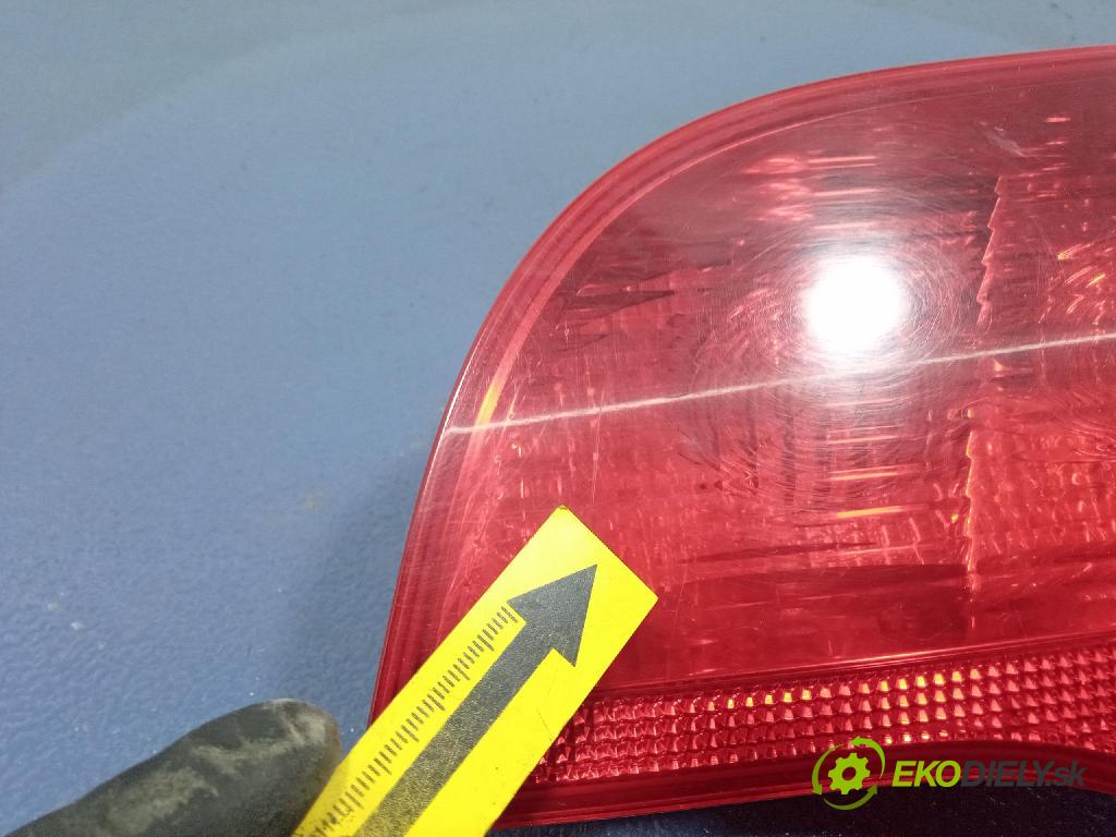 Audi A4 2007 svetlo / reflektor zad Prava: Vnútri: 8E9945093