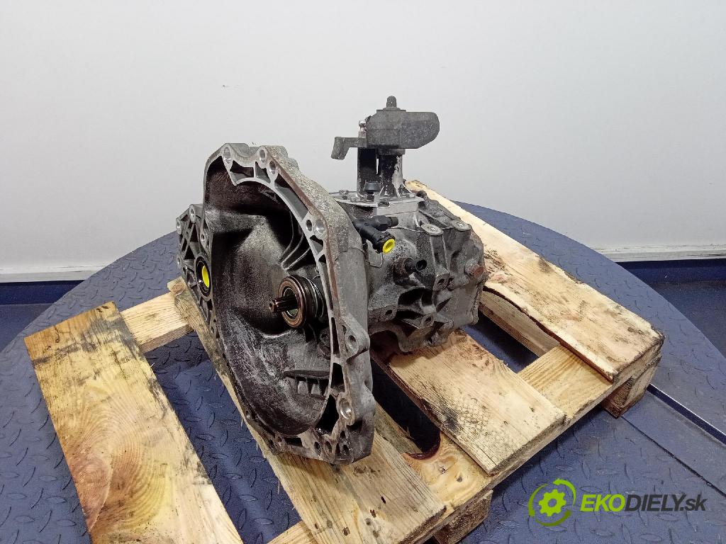 Opel Zafira 2006 prevodovka Manualna F17