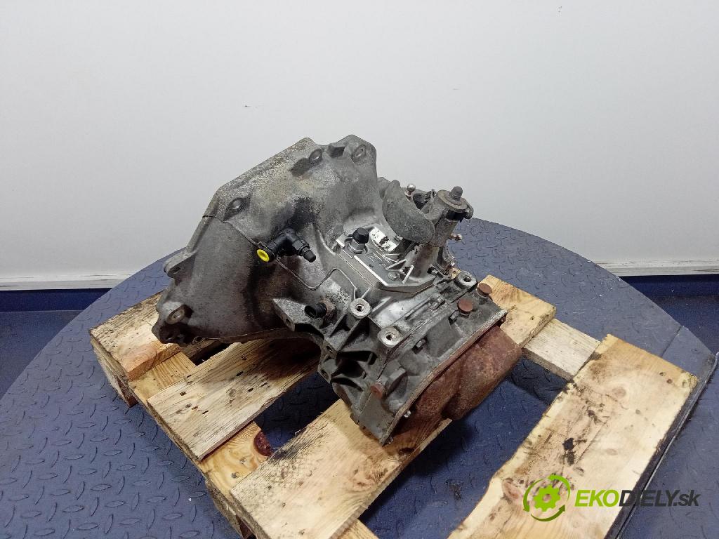 Opel Zafira 2006 prevodovka Manualna F17