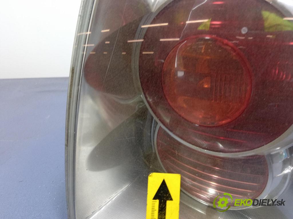 Toyota Corolla verso 2004 svetlo / reflektor zad Prava: Vonkajsia: 0F-01