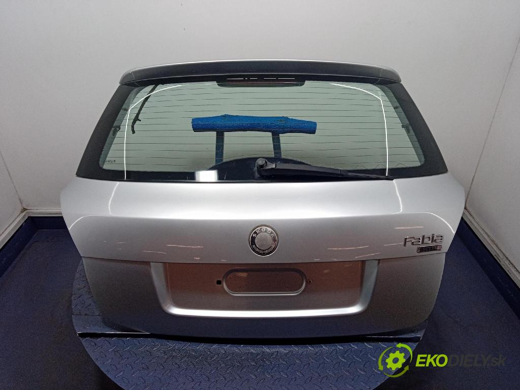 Skoda Fabia 2008 zadna dveře kufra: kufra: