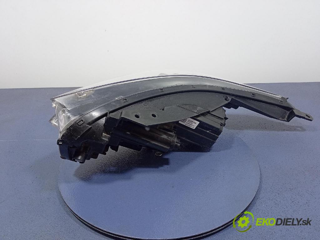 Kia Xceed 0 Reflektor: v pravo: 92102J7850
