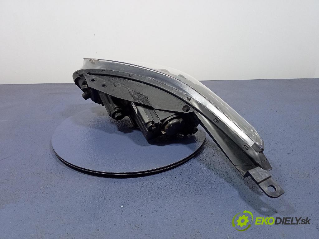 Kia Xceed 0 Reflektor: v pravo: 92102J7850