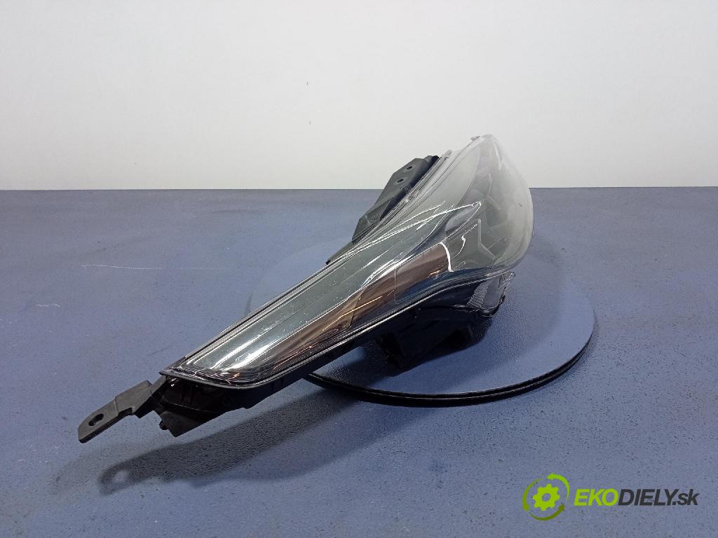 Kia Xceed 0 Reflektor: v pravo: 92102J7850