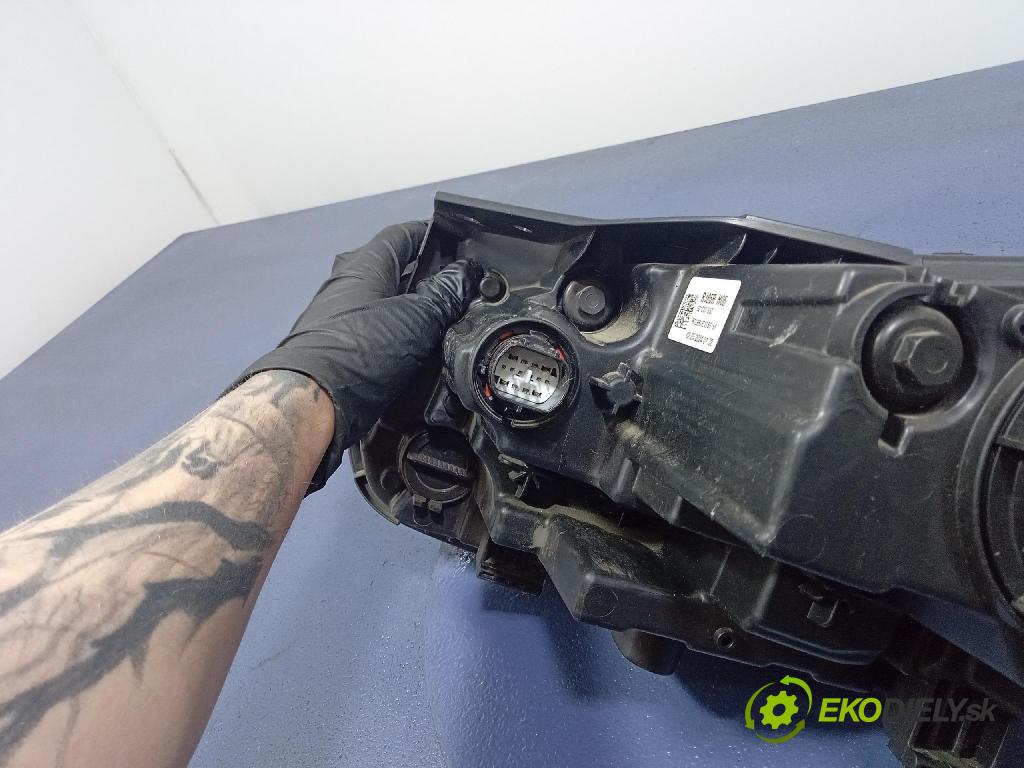 Kia Xceed 0 Reflektor: v pravo: 92102J7850
