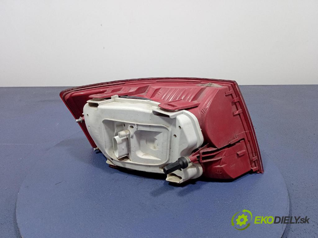 Audi A6 2005 svetlo / reflektor zad Prava: Vonkajsia: 446-1902R