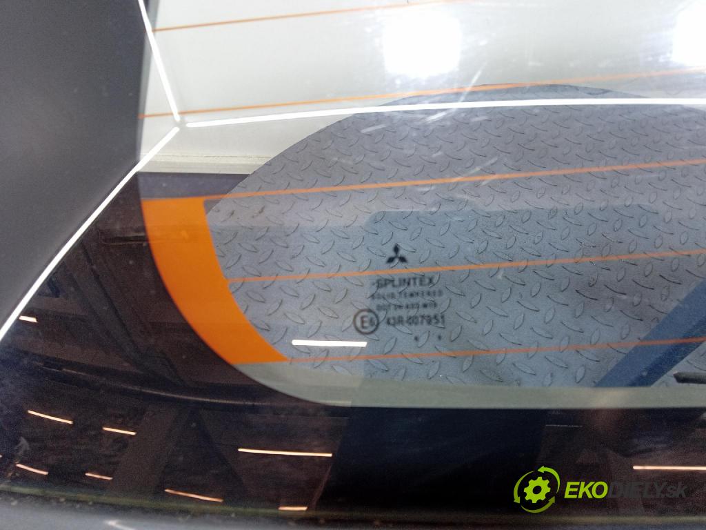 Mitsubishi Colt 2010 zadna dveře kufra: kufra: