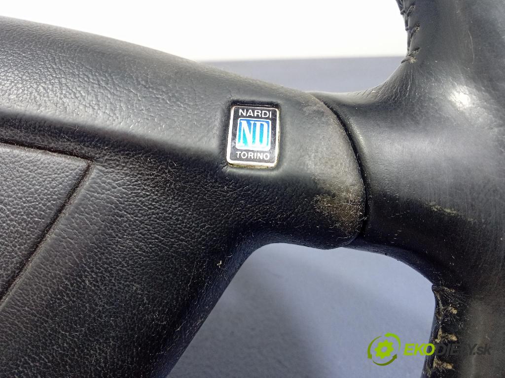 Mitsubishi Carisma 2000 volant