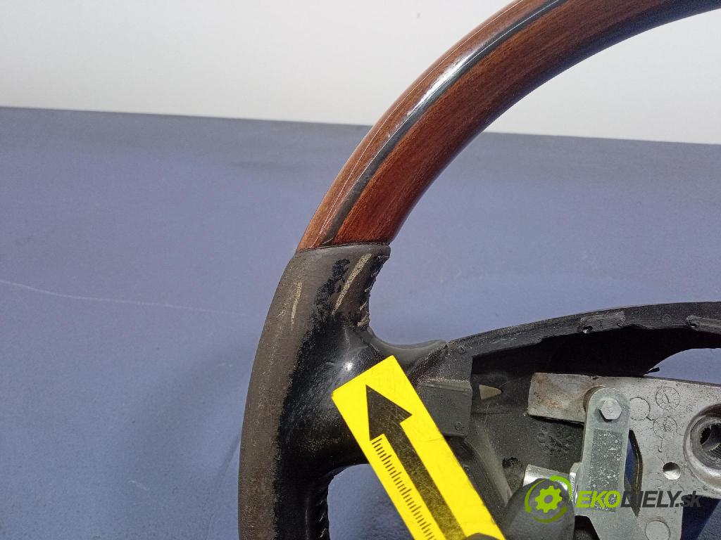 Mitsubishi Carisma 2000 volant