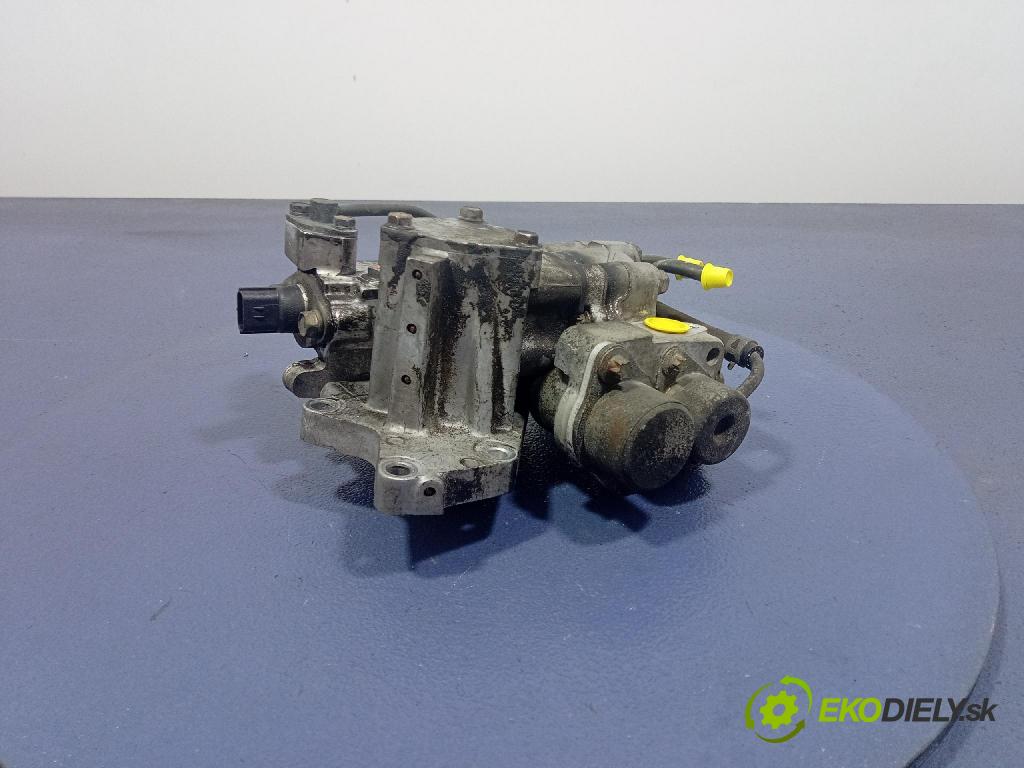 Mitsubishi Carisma 2000 čerpadlo Injekcia: MD351017