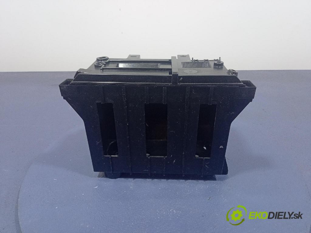 Bmw I5 m60 xdrive 2023 kryt Plast: podvozek: 9433960