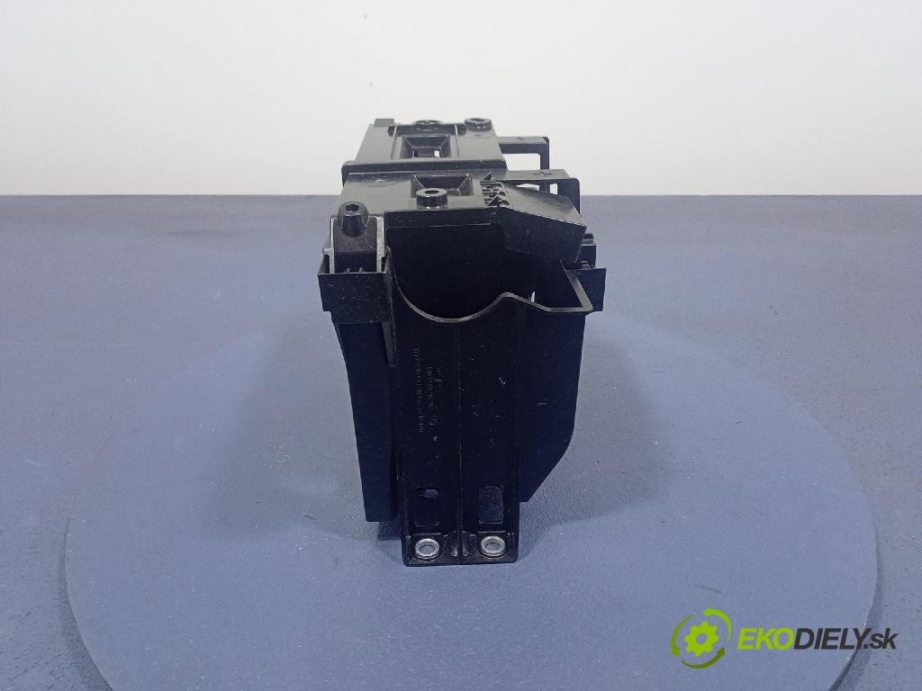 Bmw I5 m60 xdrive 2023 kryt Plast: podvozek: 9433960
