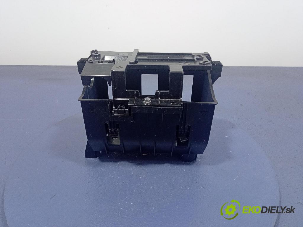 Bmw I5 m60 xdrive 2023 kryt Plast: podvozek: 9433960