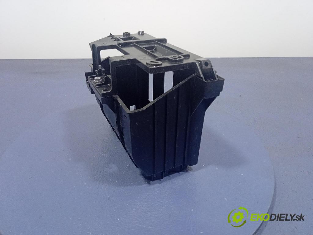 Bmw I5 m60 xdrive 2023 kryt Plast: podvozek: 9433960