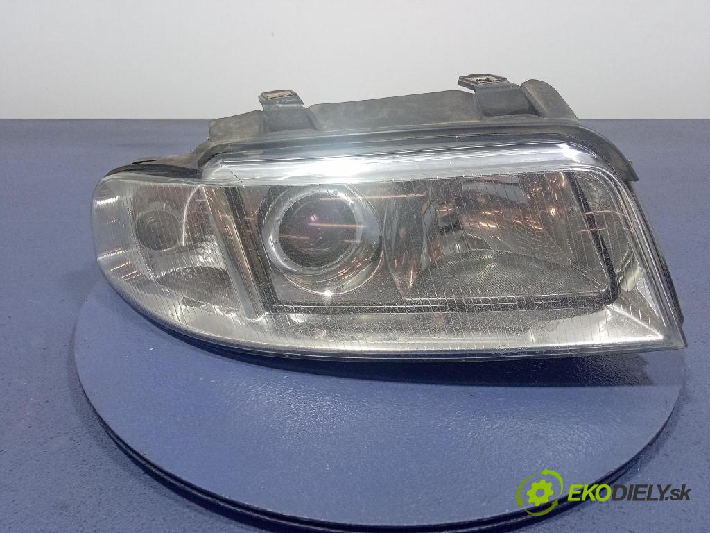 Audi A4 2001 Reflektor: v pravo: 8D0941030AK